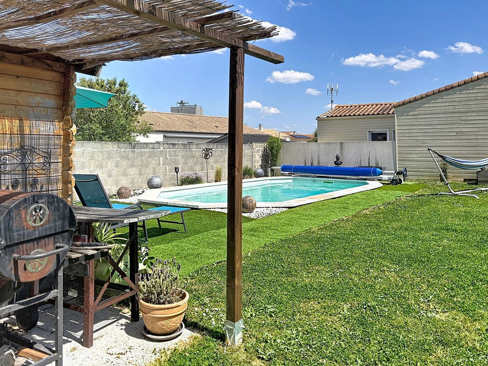 Vente Maison Maison de plain-pied 2015 - 3 chambres - Piscine - Garage - Quartier résidentiel - Centre village Saint jean de liversay