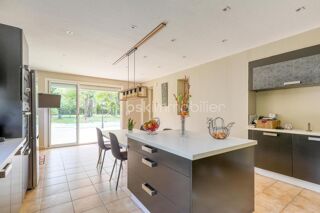  Propriété/château à vendre 8 pièces 270 m²