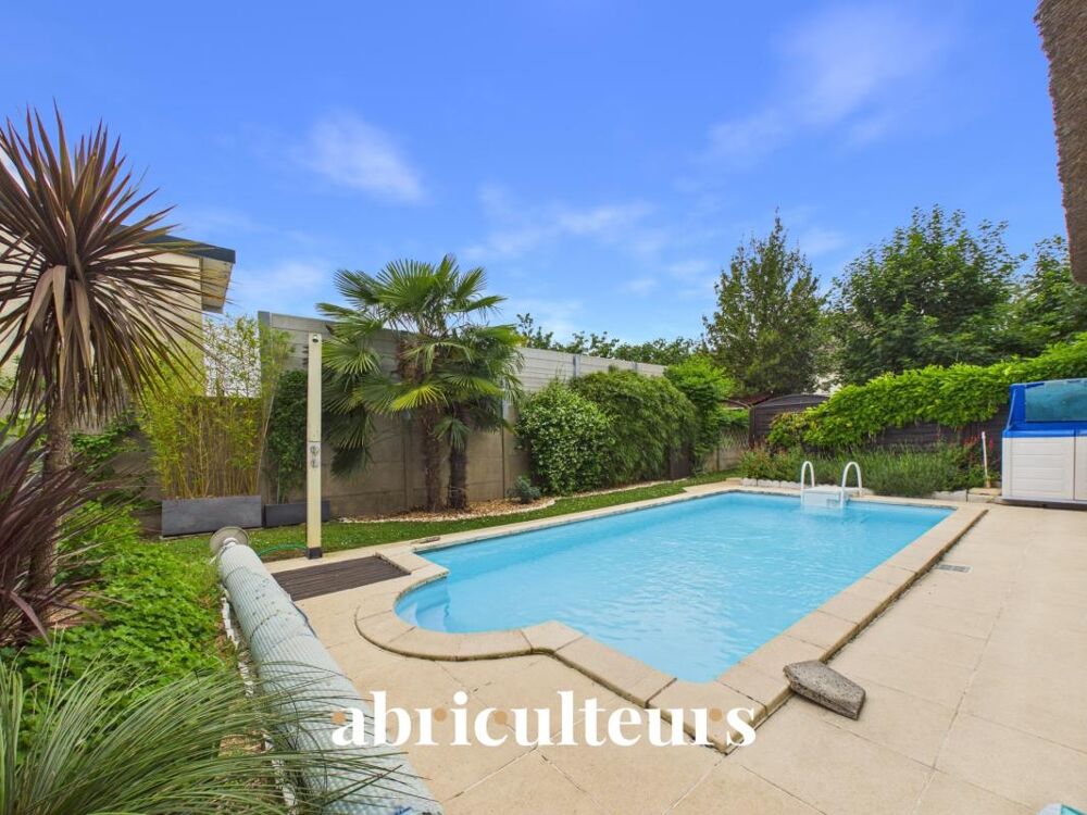 Magnifique Propriété Familiale de charme de 310 m² avec piscine et magnifique jardin arboré en vente à Yerres (91)