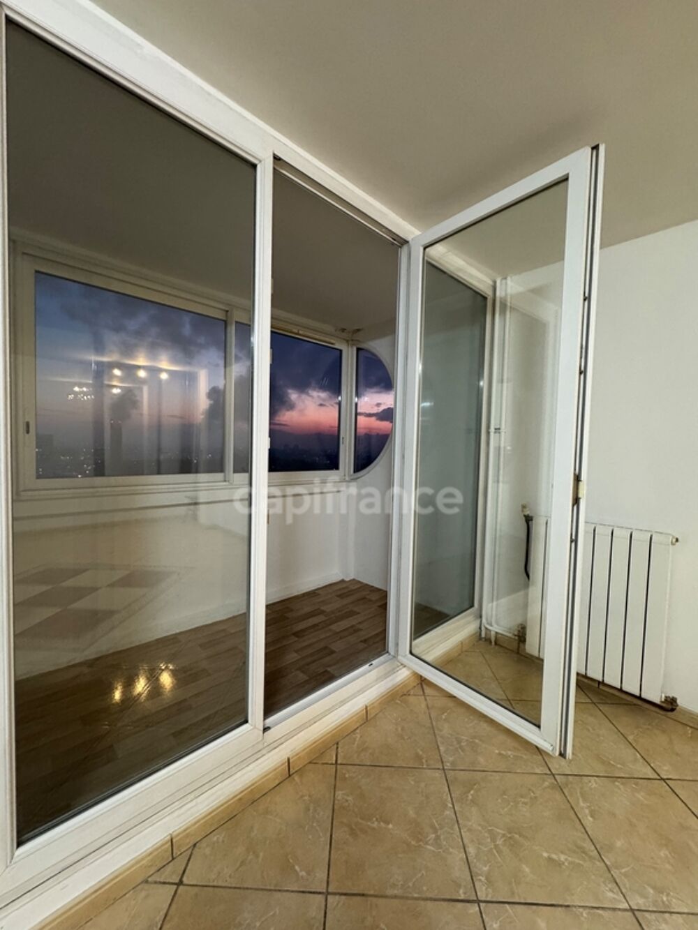 Appartement à vendre, 3 pièces rénovées avec deux Loggias, idéal pour une famille qui aime l'espace ou pour un bel investissemen