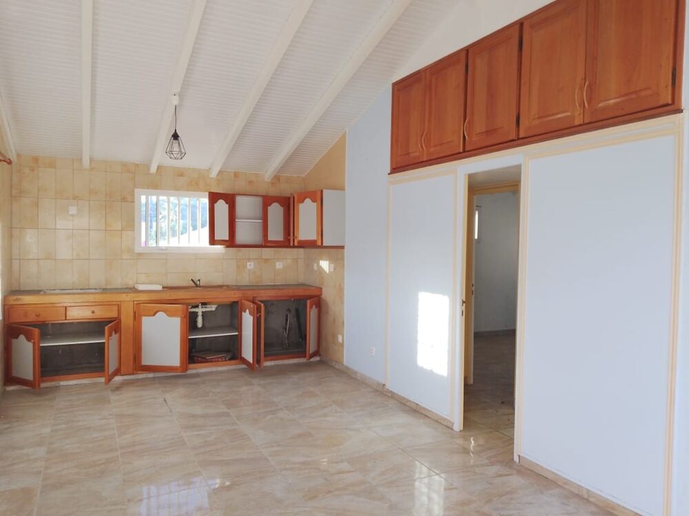 ? À VENDRE  Maison 2 niveaux à Baillif Guadeloupe, proche du centre et de toutes commodités