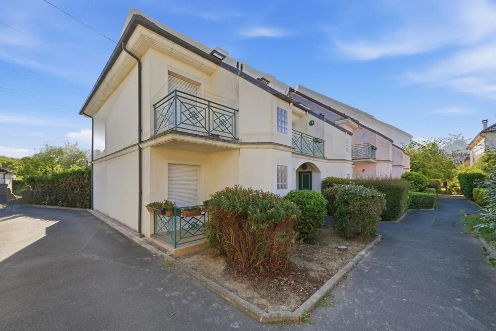 Maison divisée en 2 appartements indépendants à Thiais