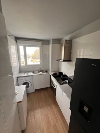  Appartement à louer 4 pièces 80 m²