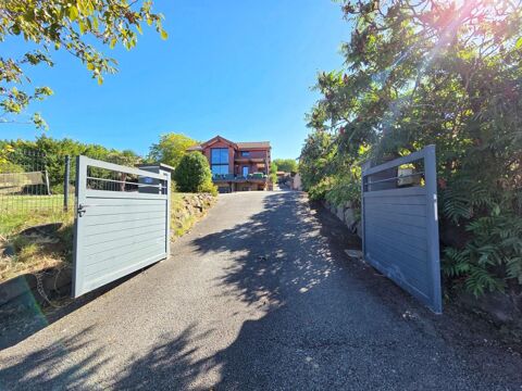   *** EXCLUSIVITE *** BIEN RARE ET COUP DE COEUR *** MAISON CHALET AVEC VUE DEGAGEE, PISCINE, JARDIN ET DEPENDANCES *** MOISSAT 63 Maison - 6 pièce(s) - 119 m²