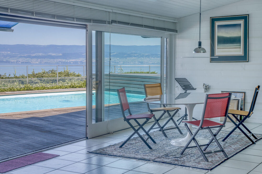 MAISON CONTEMPORAINE AVEC VUE IMPRENABLE SUR LE LAC LEMAN- TERRAIN 2000m2