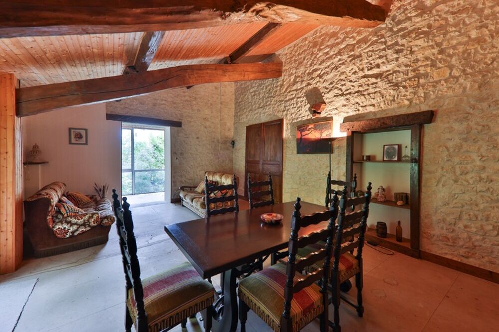 Vente Maison Dpt Charente (16), à vendre MONTIGNAC CHARENTE maison P9 de 230 m² - Terrain de 1 048,00 m² Montignac charente