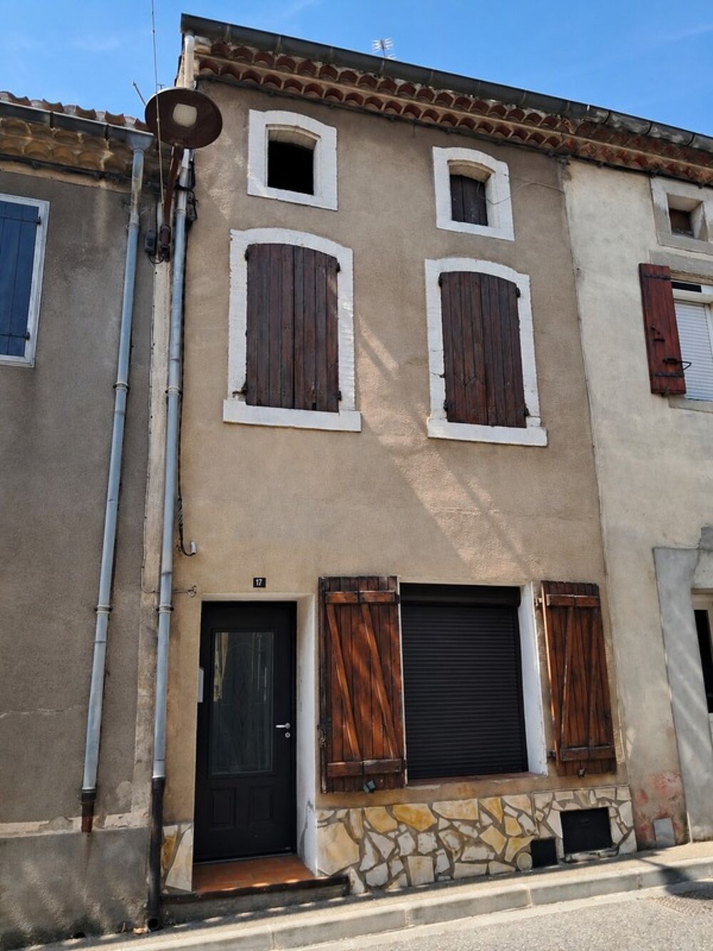 Maison de village traversante, grand garage, grange et fort potentiel  Pexiora
