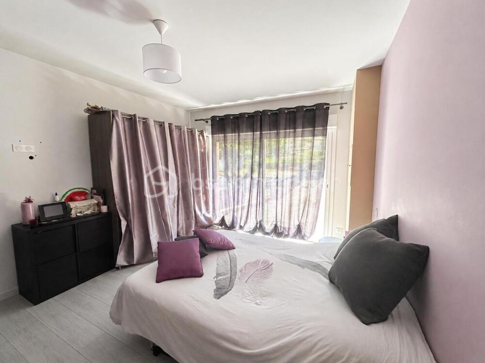 SOLLIES PONT - Belle maison de plain pied - 4 chambres sur 1500 M²