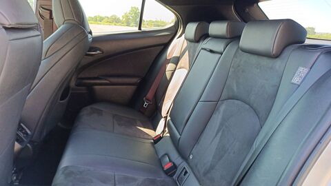 UX 250H 2.0 VVT-iE 184 F Sport 2021 occasion 84350 Courthezon