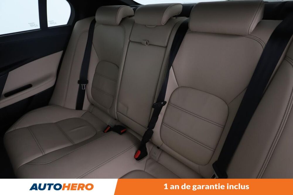 XE 2.0d Prestige Auto 180 ch 2015 occasion 92130 Issy-les-Moulineaux