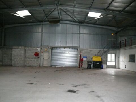 ? A LOUER CHATEAUBERNARD Zone Commercial Local Bureau ? 6610 16100 Chateaubernard