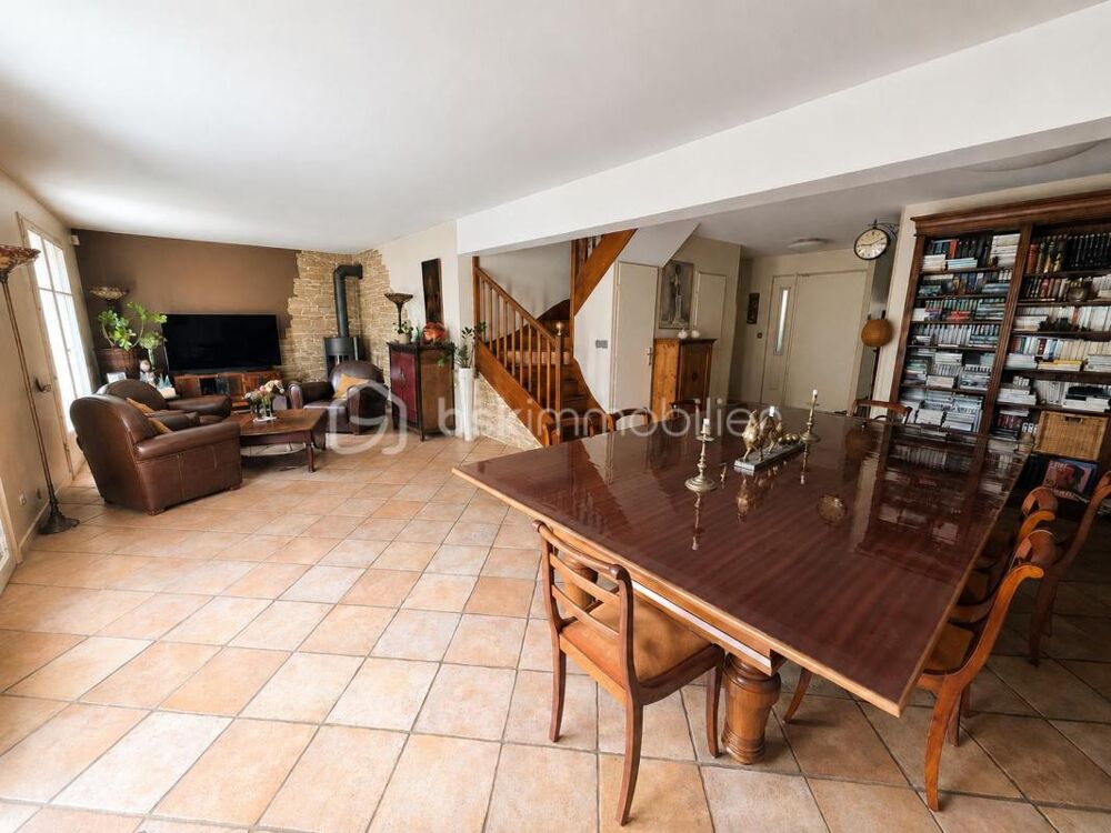 Maison individuelle familiale de 145,62 m²  5 chambres  Bords de Marne - 2 grands GARAGES