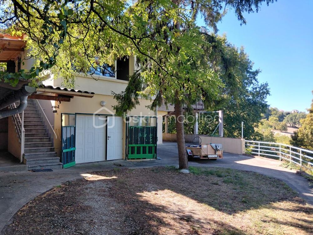 Maison de plus de 130 m² sur 6 092 m² de terrain  dépendance, garages et vérandas
