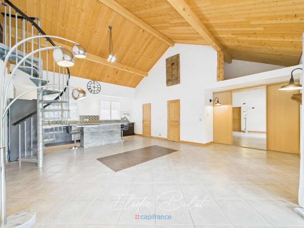 Maison de charme de plain-pied avec piscine et dépendances  MONTAILLEUR (73)