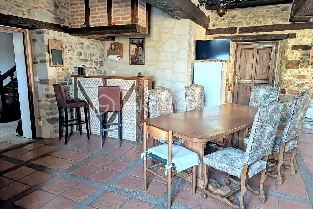 PROPRIETE BOURGEOISE du XVIIe siècle au cachet exceptionnel !