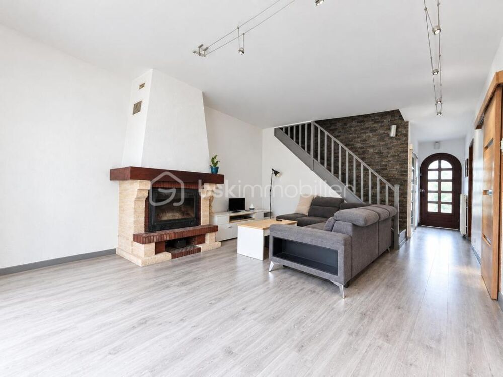 Vente Maison MAISON FAMILIALE DE 145 M² – 5 CHAMBRES – JARDIN – GARAGE – PONTAULT-COMBAULT Pontault combault