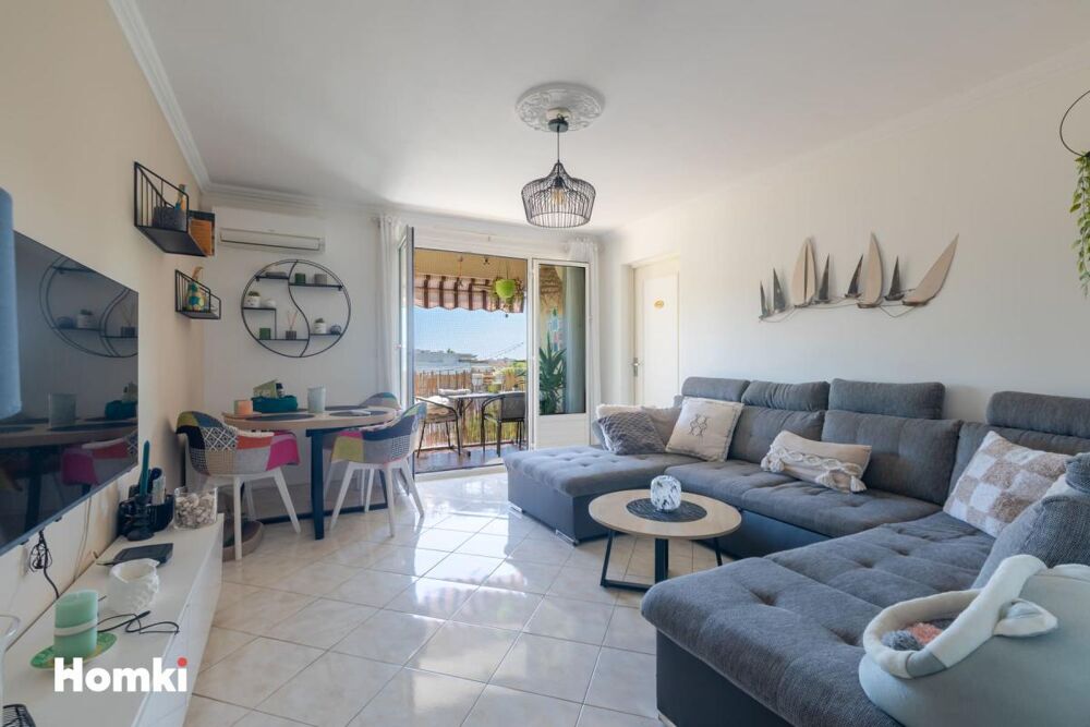 Vente Appartement Fréjus – T3 en dernier étage avec balcon plein sud, parking, proche commerces et plage Frejus