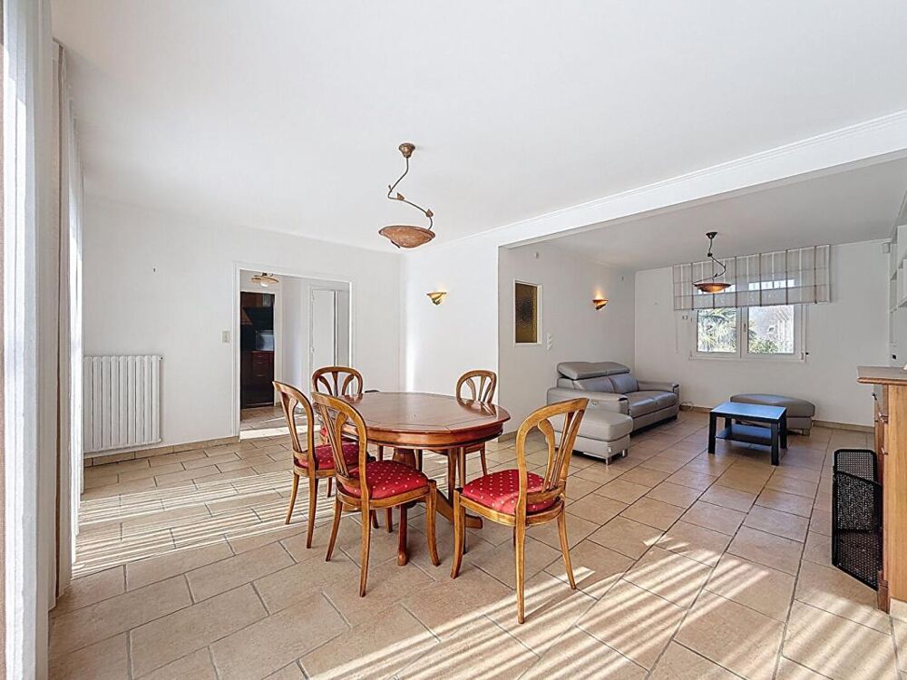 Vente Maison Maison avec piscine. Commerces à pied et cadre privilégié sur 930 m² de terrain. 15 minutes de Vannes Meucon