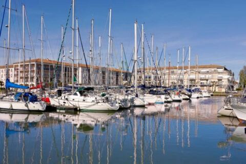 OPPORTUNIT&Eacute; RARE – BAR / RESTAURANT VUE PORT – LICENCE IV – TERRASSE BIOCLIMATIQUE  115 060 € 115060 17300 Rochefort