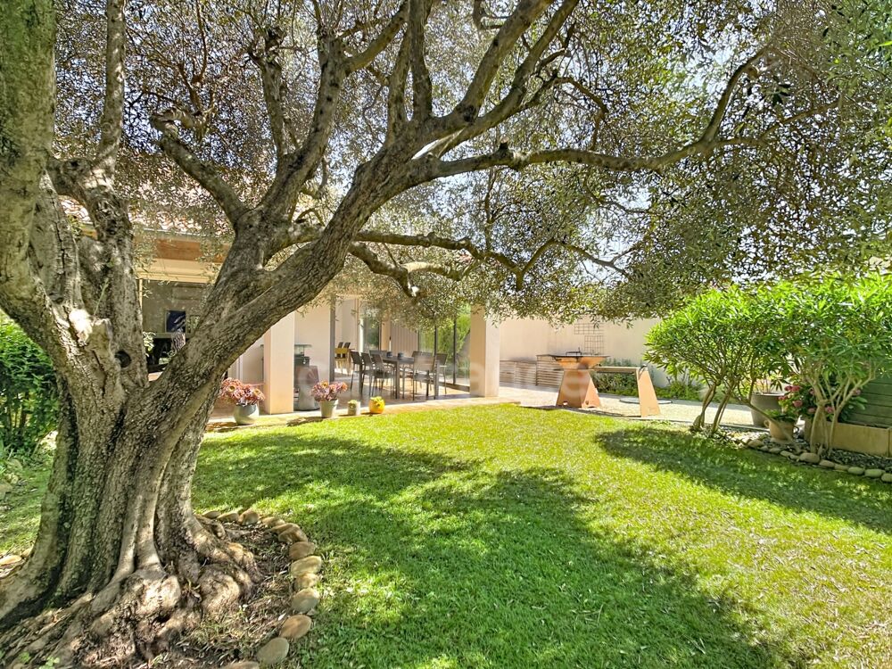 MONTÉLIMAR (26200)  Maison familiale climatisée de 162 m², 5 chambres dont une vaste pièce de 35 m², piscine et jardin clos arb