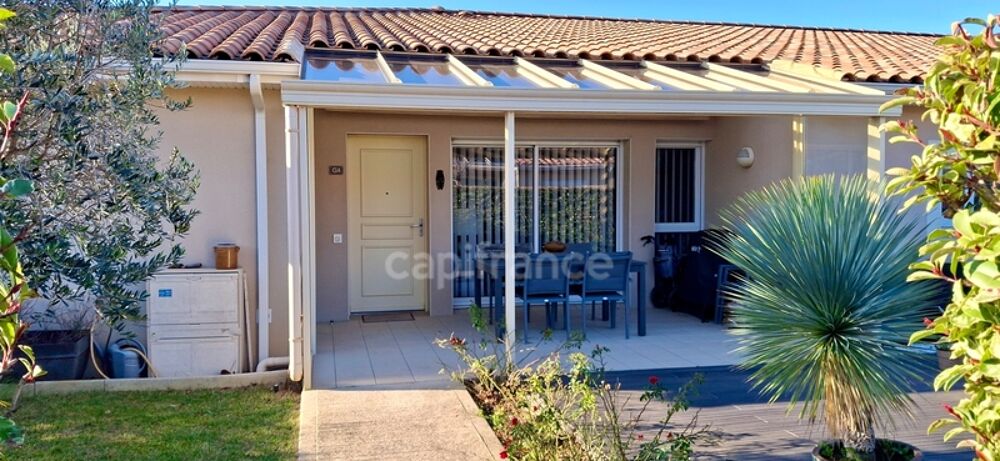 Dpt Gard (30), à vendre maison P3 de 91 m², terrasse, terrain d'environ 65m2, garage, place de parking, copropriété, piscine
