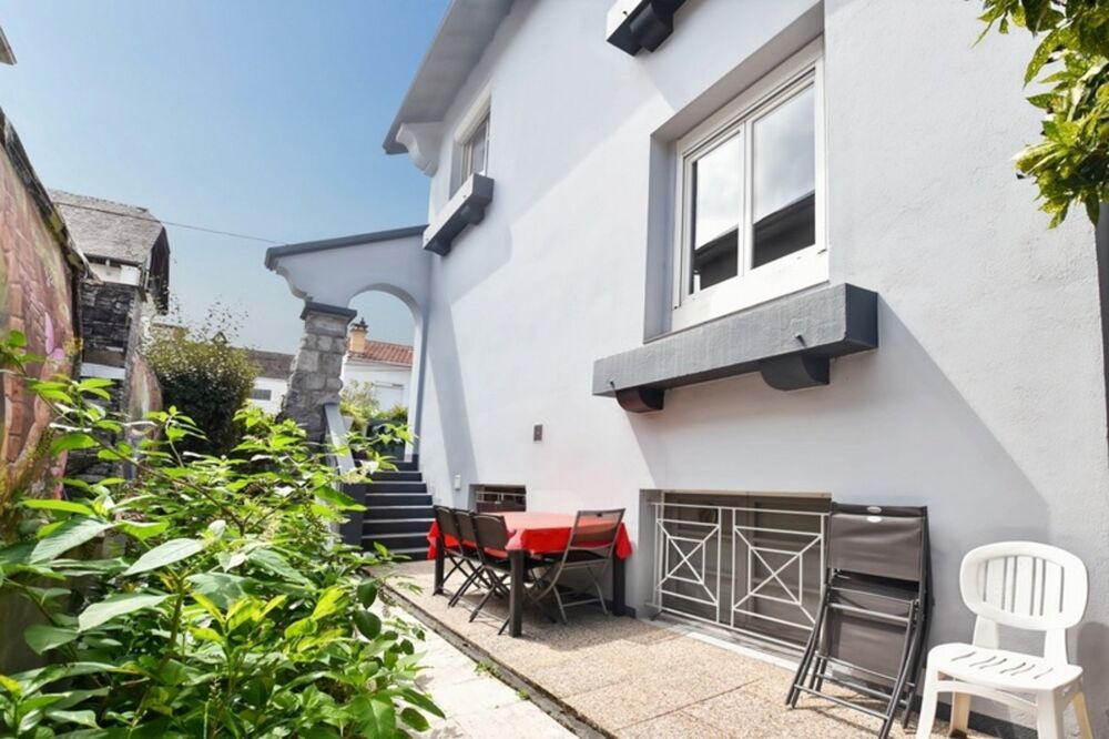 Vente Maison LOURDES (65),belle maison familiale d'environ 203 m2 avec 4 chambres et jardin ! Lourdes