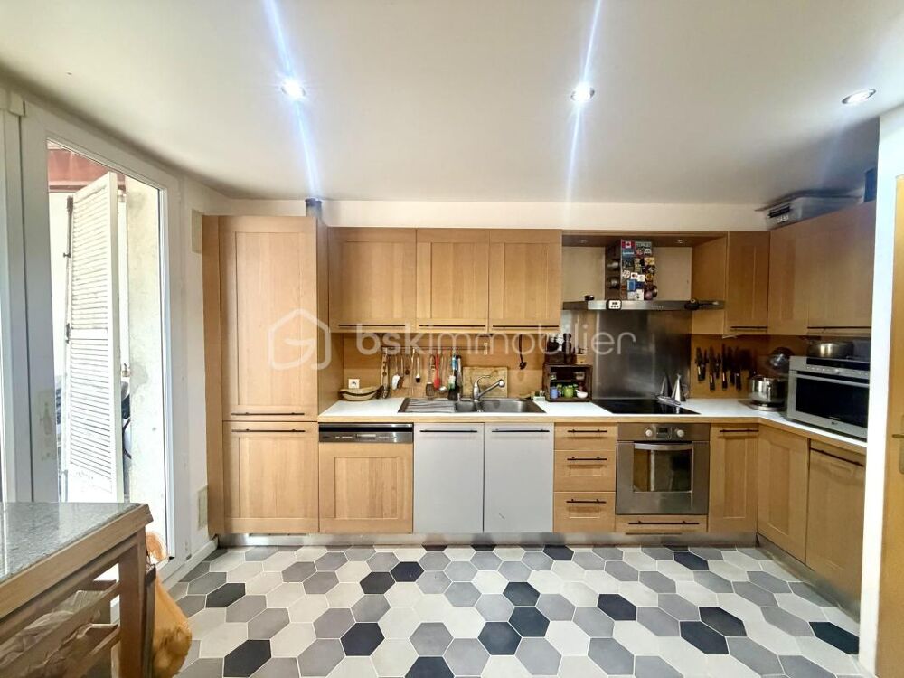 Maison de ville T6 135 m²  Cour privative 40 m²  Terrasse en mezzanine sans vis-à-vis