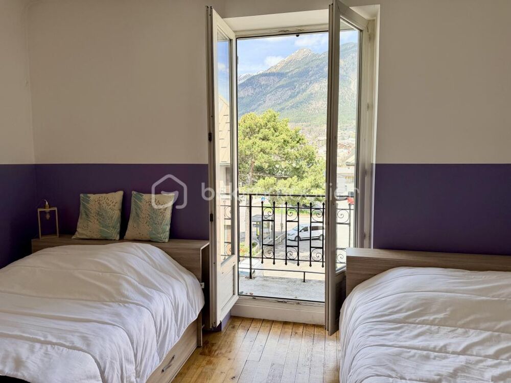 Appartement 4 pièces lumineux et vue montagne dégagée