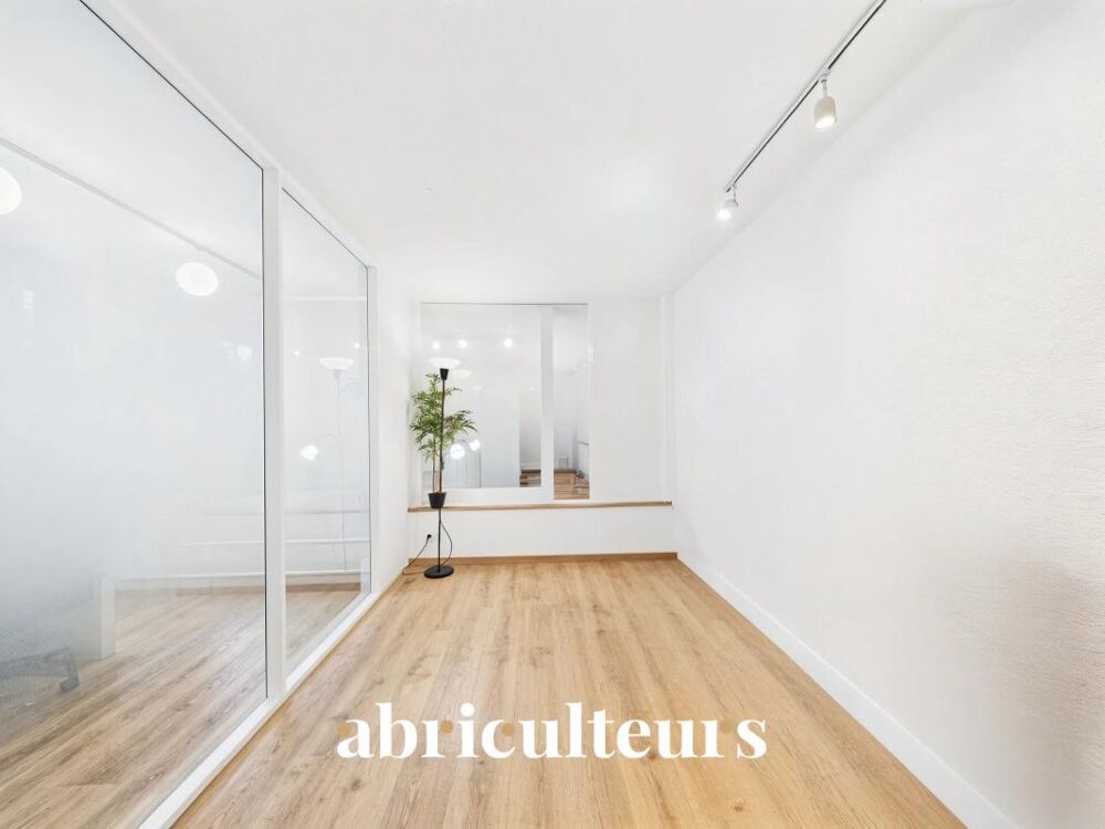   Bureau au rdc de 64m2 -- Espace cuisine - WC et douche - Dépendance - 98 rue Jean Fraix - Rezé Reze