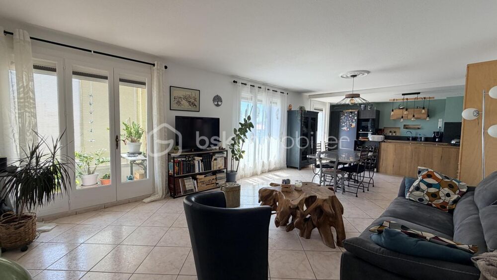 APPARTEMENT TYPE T4 AVEC BALCONS ET STATIONEMENT GRATUIT