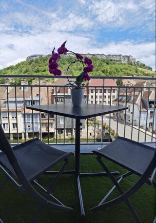  Appartement à louer 3 pièces 84 m²