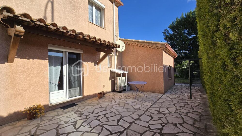 Maison T4 avec panneaux solaires, double garage et jardin