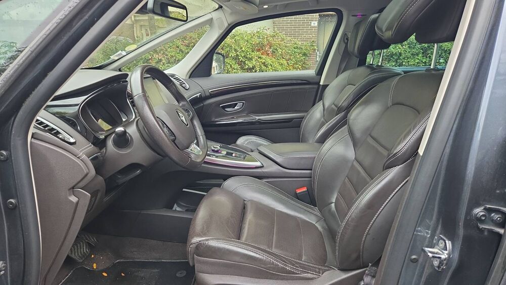 Espace V 1.6 dCi Energy 160 EDC6 Initiale Paris - Toit ouvrant 2018 occasion 94290 Villeneuve Le Roi