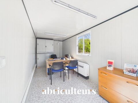   Location d'un espace commercial de 44 m², édifié sur un terrain de 900 m² comprenant un vaste espace de stationnement - Luisant 