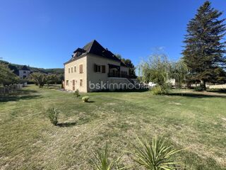 Vente Propriété/Château Belle bâtisse de 200 m² habitables + 150 m² de sous-sol sur 3 128 m² de terrain constructibles avec deux accès Lalinde