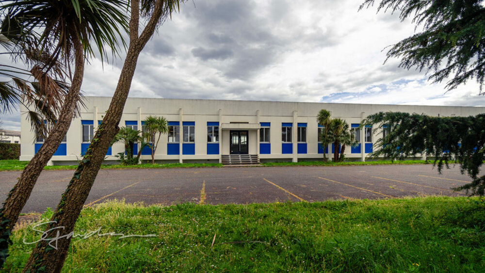   Dpt Pyrénées Atlantiques (64), à louer LONS (Banlieue de Pau) Bureau 430 m² + Parkings Lons
