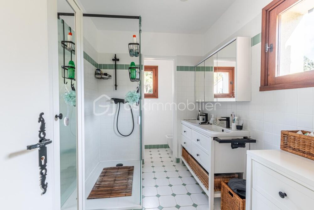 à vendre  Propriété/château Méounes-lès-Montrieux (83136)