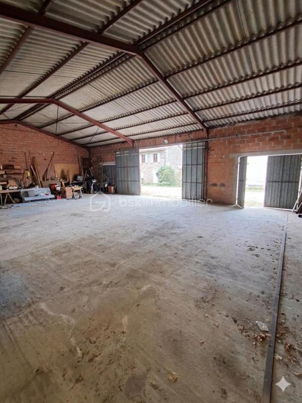 Vente Maison Hangar Rare au Cœur de Durban-sur-Arize 09240 Durban sur arize