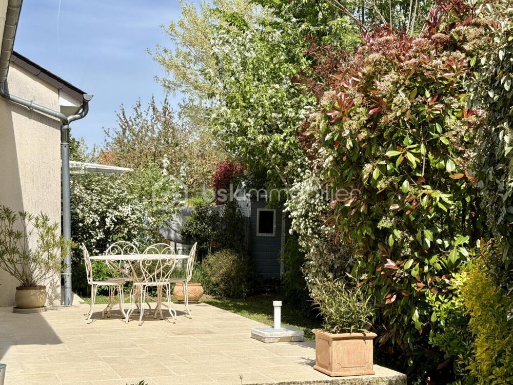 Maison familiale avec garage dans un hameau calme d'Azay-sur-Cher
