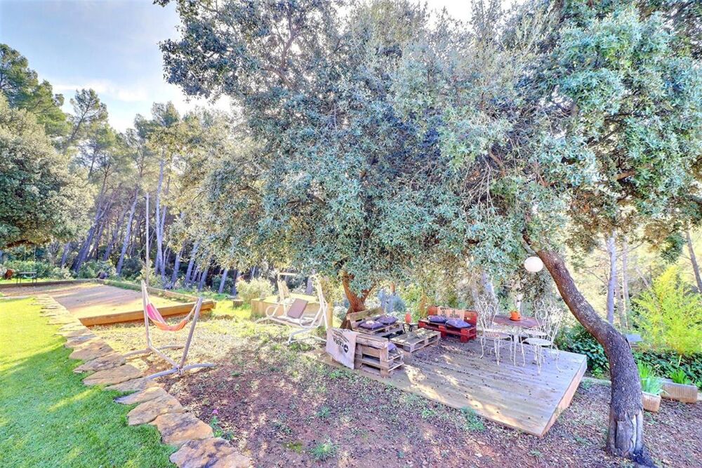 Vente Maison Maison Le Beausset avec piscine et dépendance sur une parcelle de 5050 m2 Le beausset