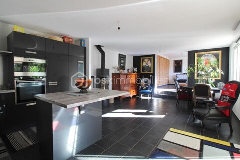   Proprit de plain-pied avec piscine et parc arbor - Terrain plat Maison - 7 pice(s) - 207 m