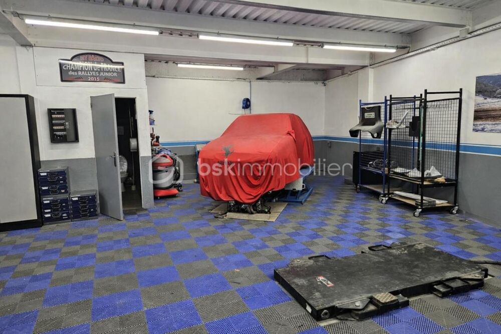   carrosserie Mougins  entièrement équipée, matériel haut de gamme, dans un état irréprochable 