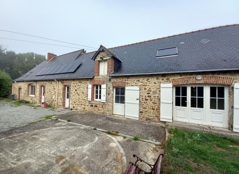 Vente Maison SAINT-PIERRE-LA-COUR – Longère en pierre 130m² avec dépendances et terrain d'1,34ha Saint pierre la cour