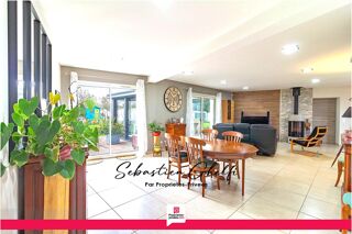  Maison  vendre 8 pices 220 m