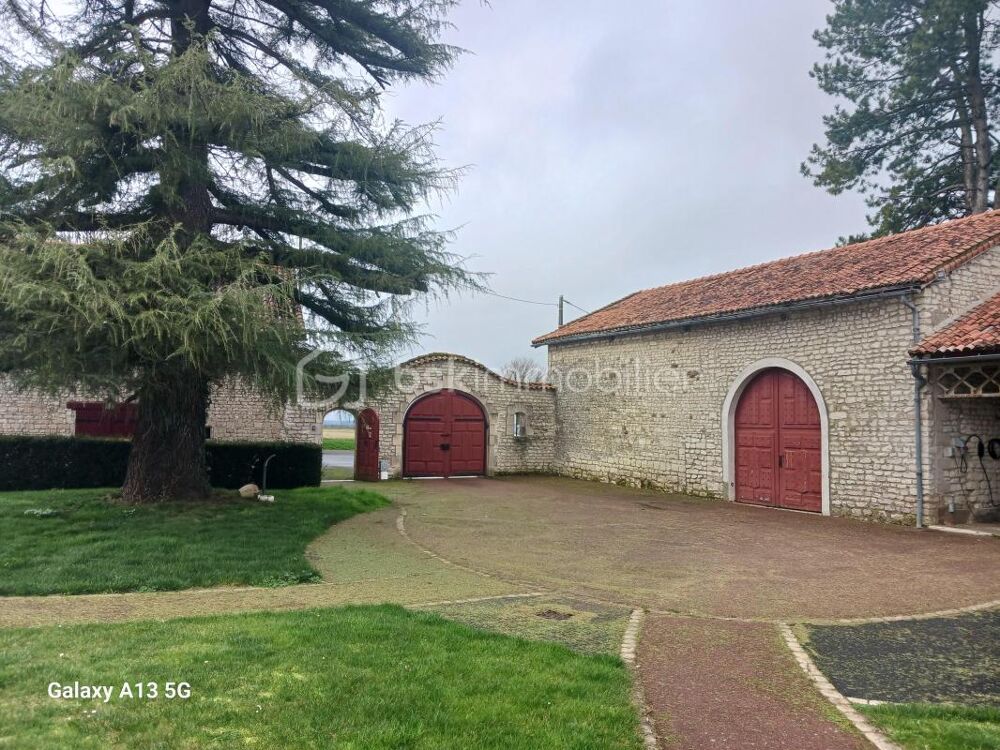 ANCIEN PRIEURÉ RÉNOVÉ  PROPRIÉTÉ DE CHARME AVEC DÉPENDANCES, GITE, PISCINE & TENNIS