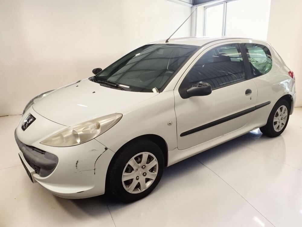 206 1.1 60 SERIE LIMITEE ATTRACTIVE 2011 occasion 06640 Saint-Jeannet