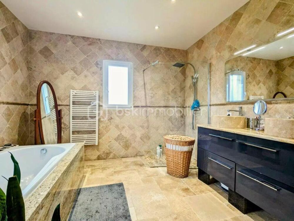 � vendre  Propri�t�/ch�teau Autignac (34480)