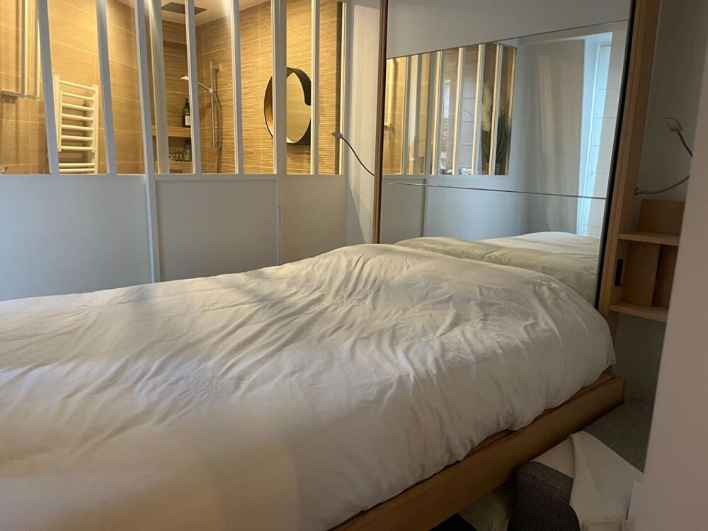 Vente Appartement Comme une suite de palace, un appartement  2 pièces vendu totalement rénové et meublé Paris 17