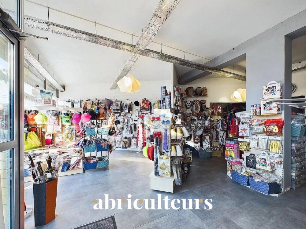   Fonds de commerce de 109 m²  adapté à une activité événementielle en vente à proximité Chartres (28300) 
