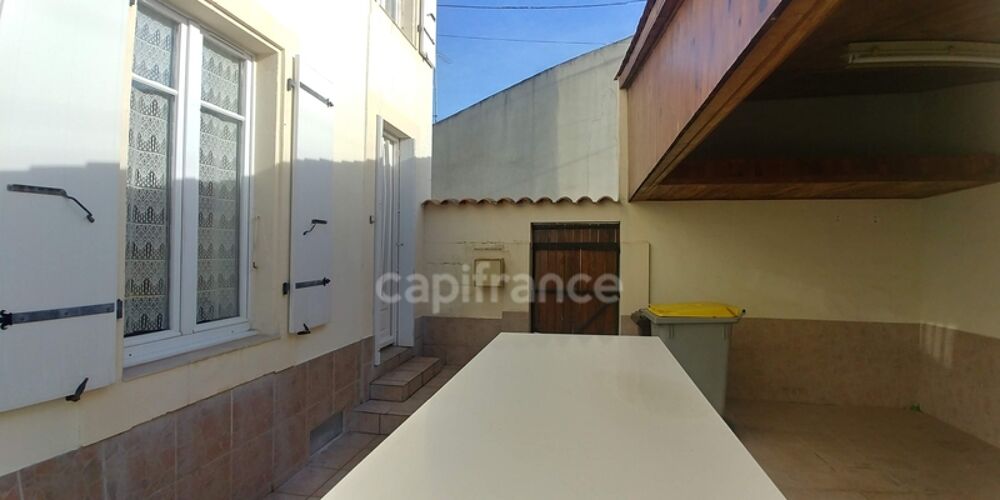 Maison en pierres à vendre 6 pièces NALLIERS (85)